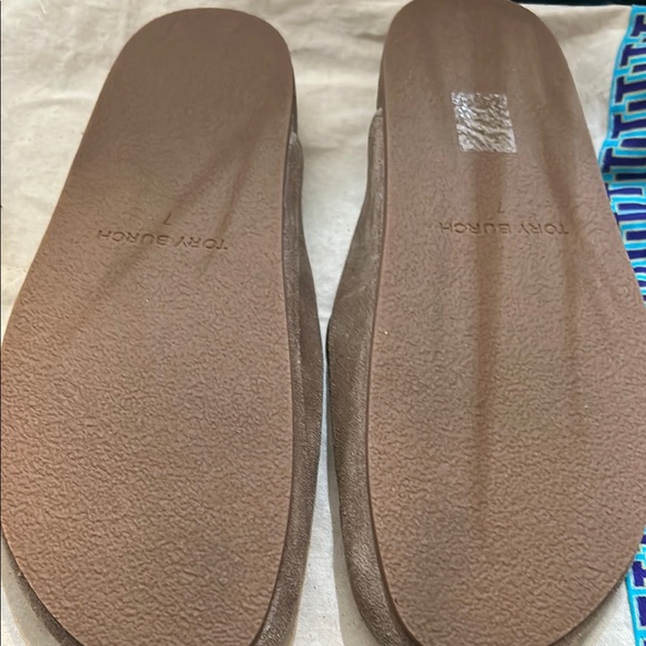 Tory Burch Tan Loafers / mules with Gold Accent - Picture 4 of 4